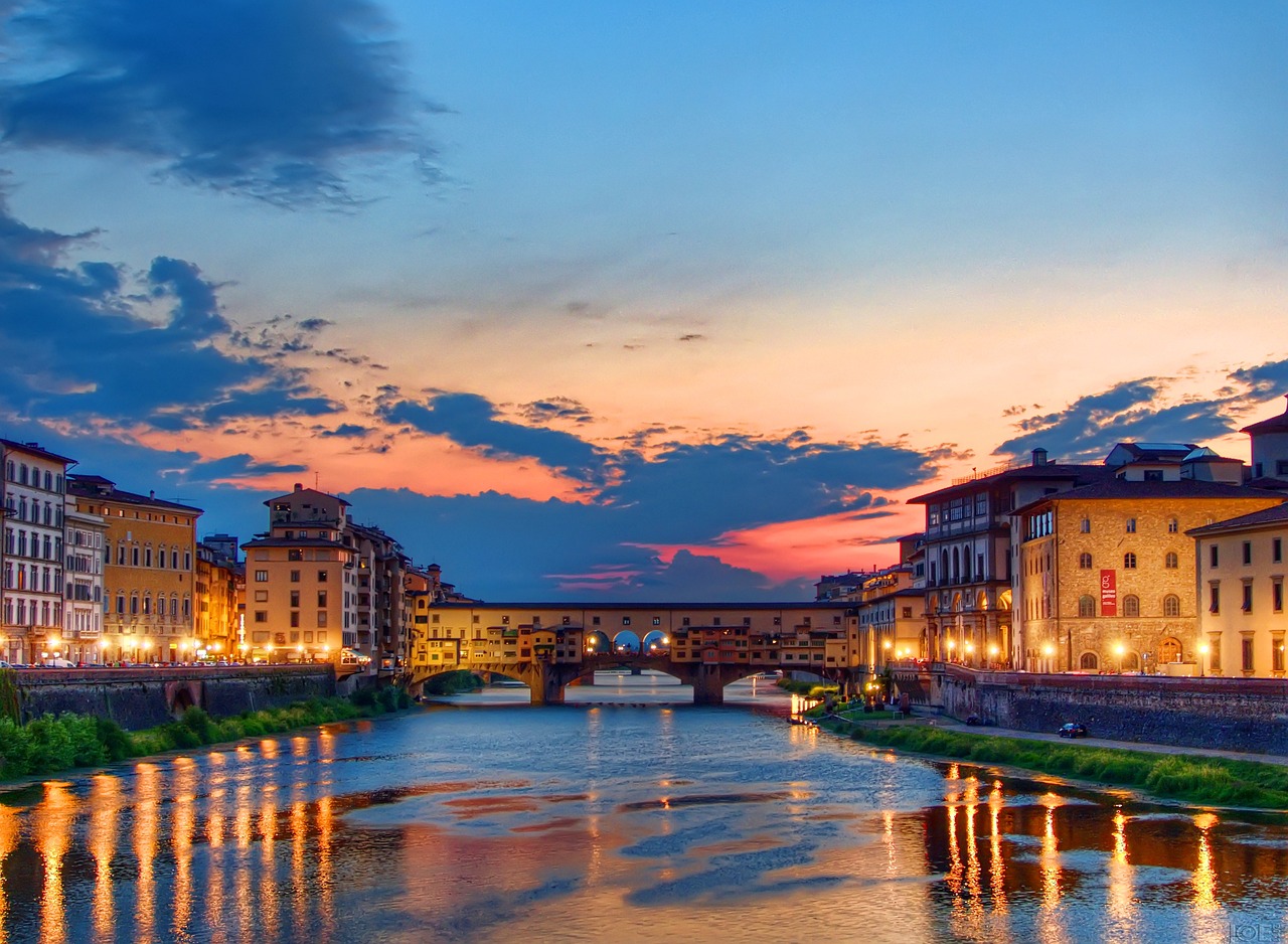 une belle vue du Ponte Vecchio à Florence