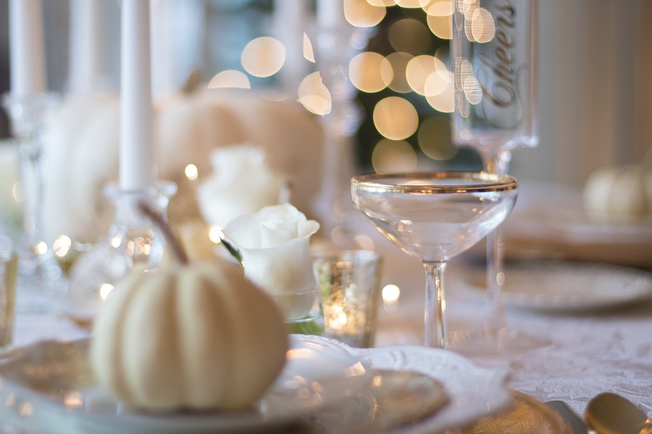 une pièce vintage décorée avec des accessoires