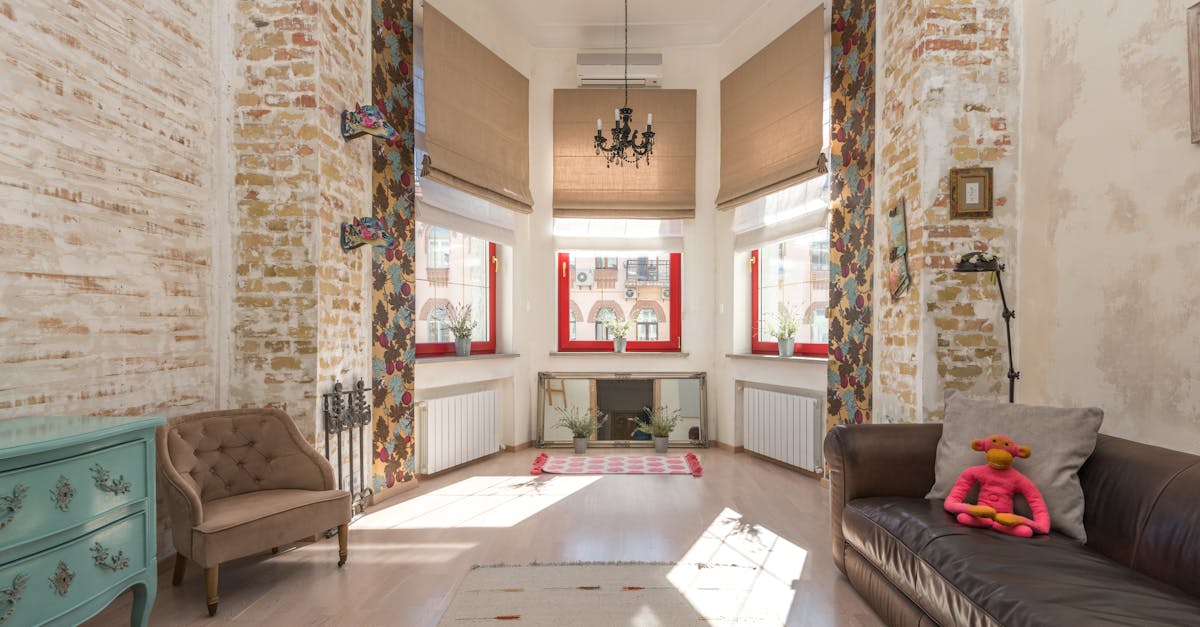 découvrez un salon moderne alliant élégance et confort avec un design épuré, des matériaux contemporains et des espaces lumineux pour une ambiance chaleureuse et accueillante.