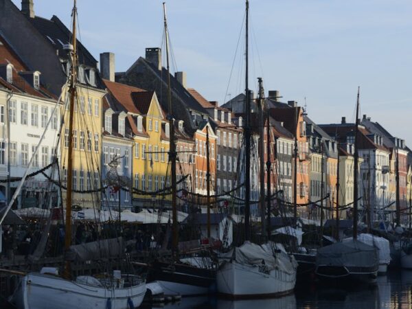 découvrez le style scandinave contemporain alliant simplicité, fonctionnalité et élégance pour un intérieur moderne et chaleureux.